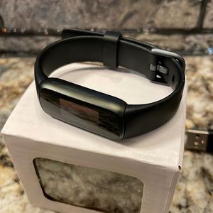 Fitbit Luxe black. Never used.